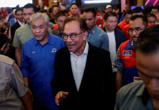 Malaysian Prime Minister Anwar Ibrahim leaves the hall after a press conference in Kuala Lumpur, Malaysia Aug. 12, 2023. 
