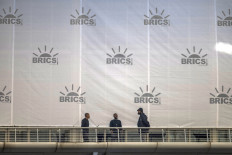Service providers stand on the balcony of the Sandton Convention Centre ahead of the 2023 BRICS Summit in Johannesburg, on Aug. 21, 2023. 