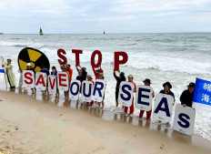 Activists take part in a protest against Japan releasing treated radioactive water from the wrecked Fukushima nuclear power plant into the Pacific Ocean, in Busan, South Korea, August 24, 2023. 