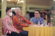 Surakarta Mayor Gibran Rakabuming Raka (left), Central Java Governor Ganjar Pranowo (second left) and West Java Governor Ridwan Kamil attend the Y20 Post-Summit event on Oct. 28, 2022 at Pura Mangkunegaran Palace in Surakarta, Central Java.