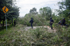 Riau Islands residents clash with police, military against plans for new eco-city