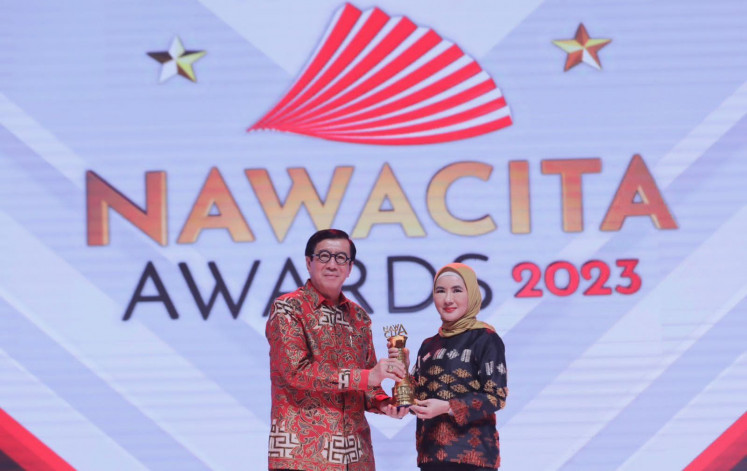Recognition: Law and Human Rights Minister Yasonna H. Laoly hands the award to PT Pertamina president director & CEO Nicke Widyawati during the 2023 Anugrah Nawacita Awards event, which was held at The Tribrata, Dharmawangsa, Jakarta on Friday.