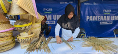 PNM program empowers Garut customers via woven bamboo products
