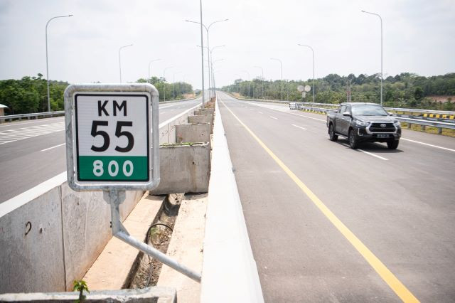 A car passes the Indralaya-Prabumulih section of the trans-Sumatra toll road in Ogan Komering Ilir regency of South Sumatra in August 2023.