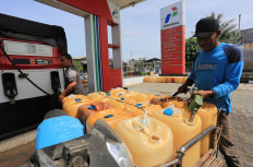 GDP growth falls below 5 percent for first time since pandemic