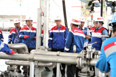 Second from the left is Pertamina's Processing Director Budi Santoso Syarif., And Deputy for the Coordination of Energy Management for Natural Resources and the Environment, Coordinating Ministry for Economic Affairs, Monty Girianna at Balikpapan BBM Terminal, (21/01/2020). The government is targeting by mid 2023 Refinery Refinery Pertamina Balikpapan V Unit (RU) can operate with a new capacity reaching 360 thousand barrels of oil per day. The refinery, which currently has a capacity of processing 260 thousand barrels of oil per day, is being upgraded through the Phase I Refinery Development Master Plan (RDMP) project