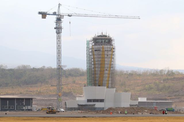New airport: Workers continue the construction of Dhoho International Airport in Kediri, East Java, on Sept. 19, 2023. The infrastructure project is expected to be completed in October.