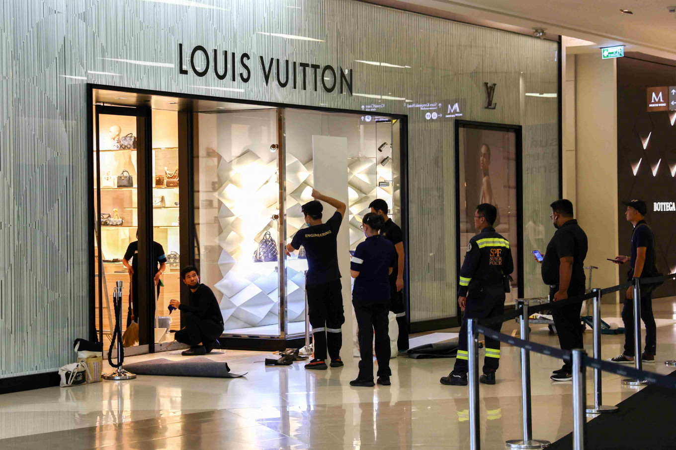 Suspected Thai Mall Shooter Suffered Breakdown, Used Modified Pistol ...