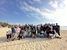 Sofitel Bali Nusa Dua Beach Resort cleans up beach in their backyard