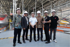Vice president of Huawei Indonesia, Lai Chaosen, alongside key development partners at Tegalluar High-Speed Train Depot.