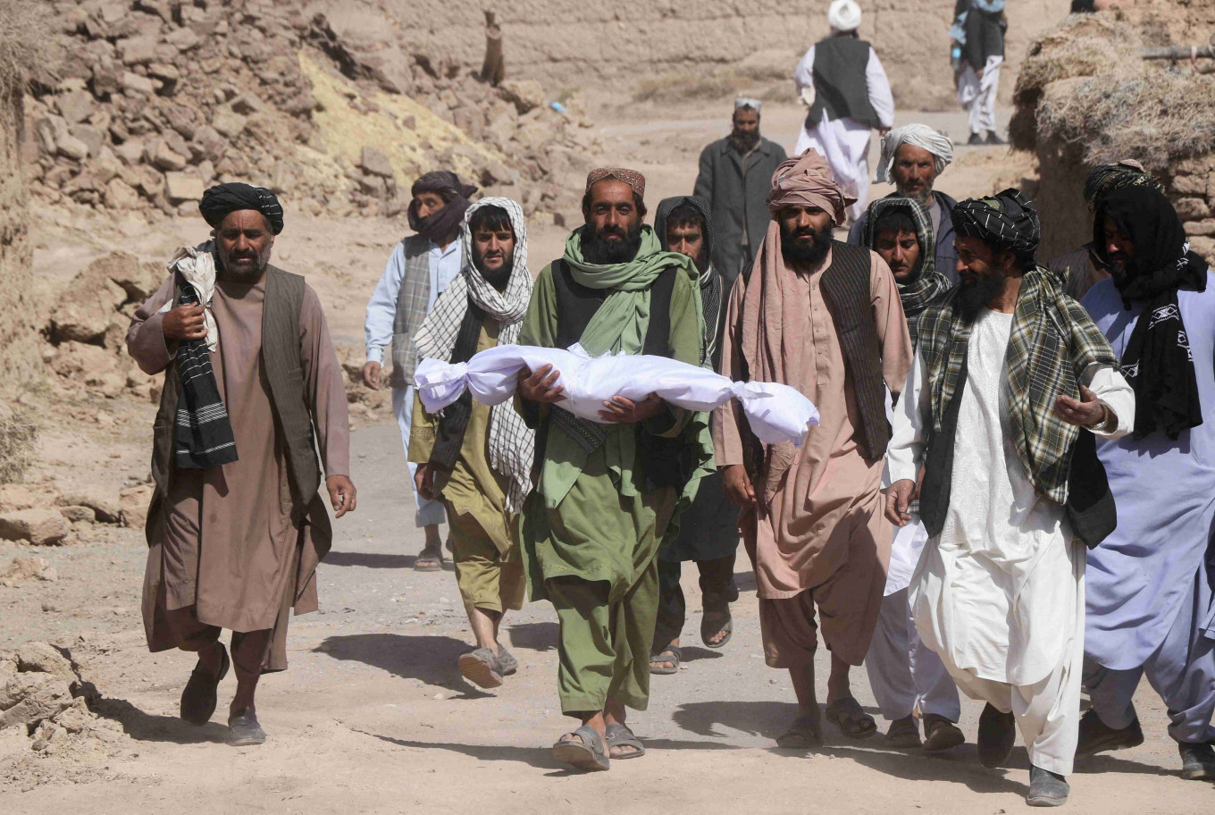 Afghan earthquakes kill 2,445, Taliban say, as deaths mount - Middle ...