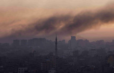 Smoke billows following Israeli strikes amid the ongoing conflict between Israel and the Palestinian Islamist group Hamas, in Gaza, October 13, 2023. 