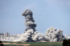A picture taken from the southern Israeli city of Sderot on October 20, 2023, shows smoke ascending over the northern Gaza Strip following an Israeli strike, amid the ongoing battles between Israel and the Palestinian group Hamas. Thousands of people, both Israeli and Palestinians have died since October 7, 2023, after Palestinian Hamas militants based in the Gaza Strip, entered southern Israel in a surprise attack leading Israel to declare war on Hamas in Gaza on October 8.