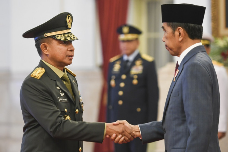 President Joko “Jokowi“ Widodo (right) congratulates Gen. Agus Subiyanto on Oct. 25 after the latter's inauguration as the new Army chief of staff at the State Palace. Jokowi inaugurated Agus to replace Gen. Dudung Abdurachman who will retire this year.