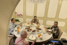 President Joko "Jokowi" Widodo (left) hosts a luncheon with the three presidential candidates contesting the 2024 election – Anies Baswedan (right), Ganjar Pranowo (foreground) and Prabowo Subianto (background) – at the Presidential Palace in Central Jakarta, on Oct. 30, 2023.