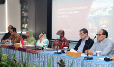 Religious figures and prominent human rights activists call for peace in Papua on Nov. 9 during a press briefing in Jakarta.