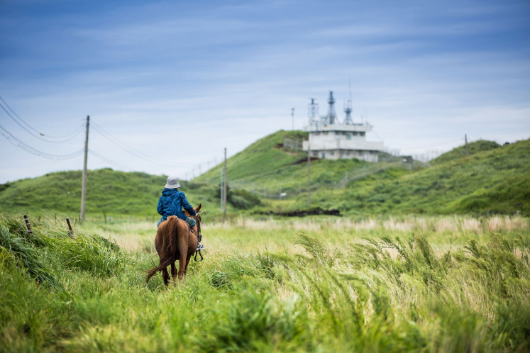 Experience Korea’s Nature | Jeju Olle Trail  Tour and Hyeongjeseom-Hopping Tour in Jeju - Kim Joo-yeon, Korea Tourism Organization.
