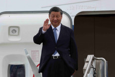 Chinese President Xi Jinping waves as he arrives at San Francisco International Airport to attend the APEC (Asia-Pacific Economic Cooperation) Summit in San Francisco, California, US, November 14, 2023.