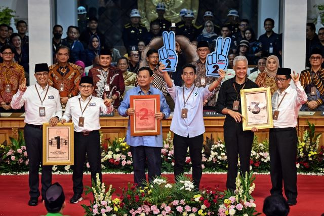 Three-way race: Presidential candidates Anies Baswedan (left), Prabowo Subianto (third left) and Ganjar Pranowo (second right) along with their respective running mates Muhaimin Iskandar (second left), Gibran Rakabuming Raka (third right) and Mahfud MD (right) pose after the drawing of ballot numbers for the presidential and vice presidential candidates at the General Elections Commission (KPU) in Jakarta on Nov. 14, 2023.