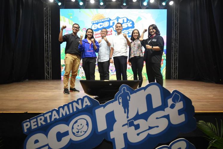 Pertamina corporate secretary Brahmantya S. Poerwadi and Pertamina vice high-level of Corporate Communication Fadjar Djoko Santoso pose for a business picture after speaking at the Pertamina Eco RunFest 2022 Energizing Your Move unimaginative conference held at M Bloc Space in Jakarta on Nov. 14.