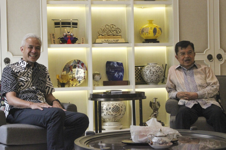 Presidential candidate Ganjar Pranowo (left) visits former vice president Jusuf Kalla at the latter's residence in Jakarta on Nov. 19, 2023. Ganjar met with Kalla to discuss recent political developments ahead of the 2024 elections.