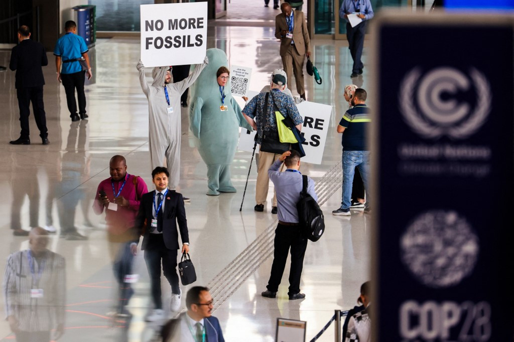 UN Climate Talks Look For Deal On Winding Down Fossil Fuels ...