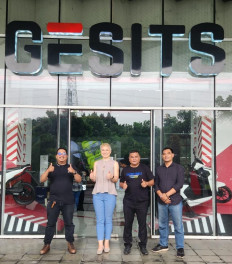 CoMo team with brand partners.