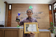 BRGM head Hartono receives the Informative Public Body award from the Central Information Commission (KIP)