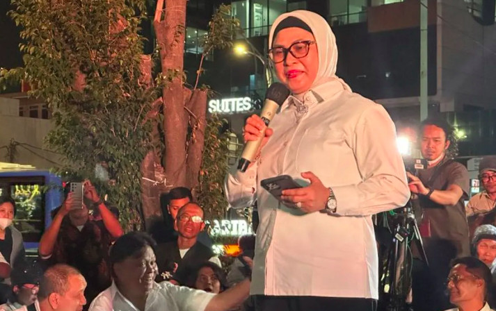 Daughter of Vice President Ma'ruf Amin, Siti Nur Azizah, speaks during a campaign event on Dec. 20, 2023.