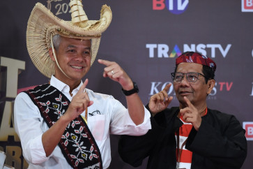 Presidential candidate Ganjar Pranowo (left) and running mate Mahfud MD arrive at the Jakarta Convention Center in Jakarta, ahead of the second 2024 election debate on Dec. 22, 2023. 