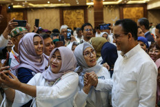 Presidential candidate Anies Baswedan (right) greets the women of the Extended Family of the Assembly of Muslim Students’ (KB HMI) on Dec. 27, 2023, during an event to show support for Anies in Jakarta.