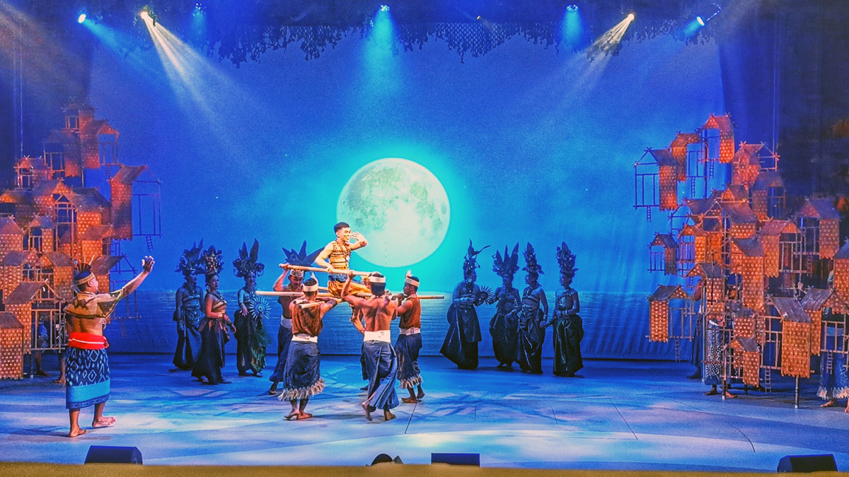 Prince Varuna (carried on bamboo sticks) dances with the villagers after receiving a royal necklace from his father during a media preview of “The Prince of the Sea“ underwater theatrical performance at Taman Safari Bali in Serongga, Gianyar regency, Bali, on Dec. 19, 2023. The underwater theatrical dining venue was open for the public on Dec. 20, 2023.