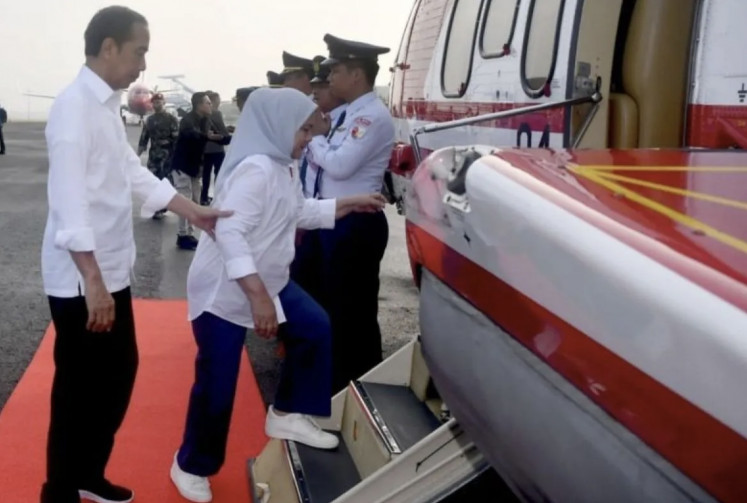 President Joko “Jokowi“ Widodo and First Lady Iriana board a helicopter in Surakarta bound for Purworejo, Central Java, on Jan. 2, 2024.