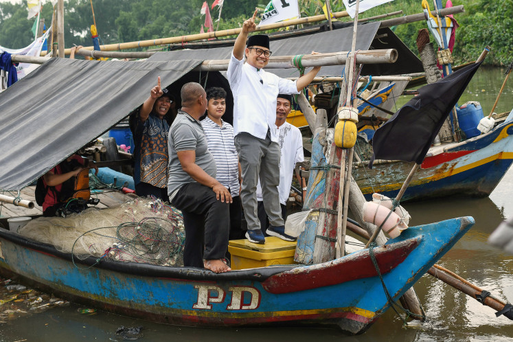 Vice presidential candidate Muhaimin Iskandar visits residents of a fishing village in Penjaringan, North Jakarta, on Jan. 2, 2024. 