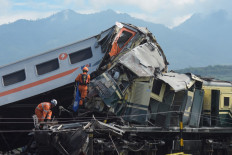 3 dead, 28 injured in West Java train collision