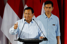 Presidential candidate Prabowo Subianto (left), accompanied by his running mate Gibran Rakabuming Raka, delivers a speech about their campaign platform on anticorruption during the Strengthening Anticorruption for State Apparatus (Paku Integritas) event held by the Corruption Eradication Commission (KPK) in Jakarta on Jan. 17, 2024.