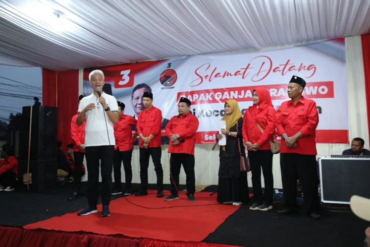Presidential candidate Ganjar Pranowo talks during a meeting with representatives from the early childhood education (PAUD) teachers' association in Reban district, Batang regency, Central Java, on Jan. 16, 2024. Ganjar criticized the rule allowing ministers and regional leaders to campaign without resigning, saying on Jan. 18 that it was risky for democracy.