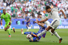 Japan's defender #02 Yukinari Sugawara fights for the ball with Iraq's forward #10 Mohanad Ali during the Qatar 2023 AFC Asian Cup Group D football match between Iraq and Japan at the Education City Stadium in Al-Rayyan, west of Doha on January 19, 2024. 