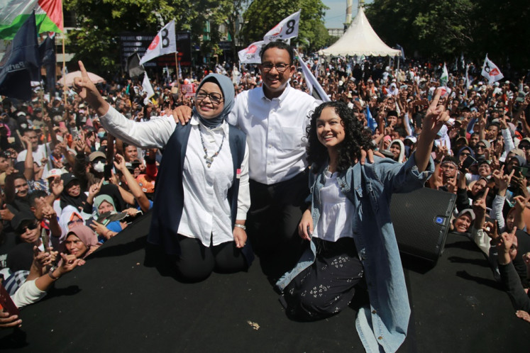 Presidential candidate Anies Baswedan (center) poses for photos with his wife Fery Farhati Ganis (left) and daughter Mutiara Annisa Baswedan during a campaign event in Ternate, North Maluku, on Jan. 26, 2024.