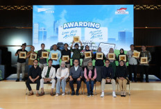 The winners of Lomba Foto Astra and Anugerah Pewarta Astra 2023, together with the judges, Agence France-Presse (AFP) photojournalist Adek Berry (third right), photographer I Wayan Wahyu Mahendranata (second left), writer Erisca Febriani (third left), head of corporate communications of Astra Property Demmy Indranugroho (second right) and head of corporate communications of Astra Boy Kelana Soebroto (middle), head of media relations of Astra Regina Panontongan (right), and head of brand communications of Astra Yudha Prasetya (left) pose at the awarding event at Catur Dharma Hall, Menara Astra, Jakarta on Jan 22.