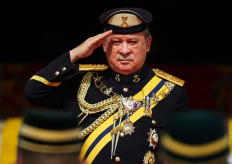 King of Malaysia Sultan Ibrahim Iskandar salutes the guard of honour during a welcoming ceremony at the National Palace in Kuala Lumpur, on January 31, 2024. 