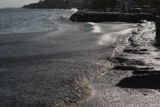 View of the oil spill at Rockly Bay in Tobago island, Trinidad and Tobago, on February 10, 2024. 