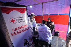 Indonesian Red Cross (PMI) volunteers provide medical service to Palestinian refugees in the border town of Rafah in the Gaza Strip on Feb. 11, 2024. The PMI aims to provide medical services to 1,000 refugees in Rafah and Khan Younis.