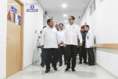President Joko “Jokowi“ Widodo (right) walks next to Defense Minister Prabowo Subianto (left) when inspecting medical facilities at the newly inaugurated Panglima Besar Soedirman National Defense Central Hospital (RSPPN) in Jakarta on Feb. 19, 2024.
