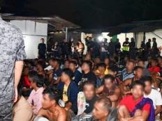 Malaysian authorities nabbed 132 illegal migrants from Indonesia and Bangladesh on Sunday during a raid in Shah Alam, Selangor state. The majority of the migrants were Indonesian. 