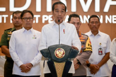 Jokowi cannot promise rice aid will last until December