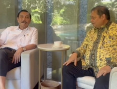 Luhut congratulates Airlangga for sizable gain in election