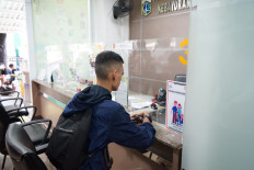 Someone is currently accessing the service.