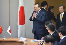 China's Assistant Minister of Foreign Affairs Liu Jianchao gestures as he arrives for the 13th round of Japan-China Security Dialogue at the Foreign Ministry in Tokyo on March 19, 2015. At the dialogue, the two sides will exchange view on both countries' security and defence politics and regional issues.    