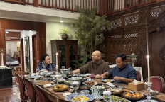 Prabowo shares photo of family dinner on Instagram